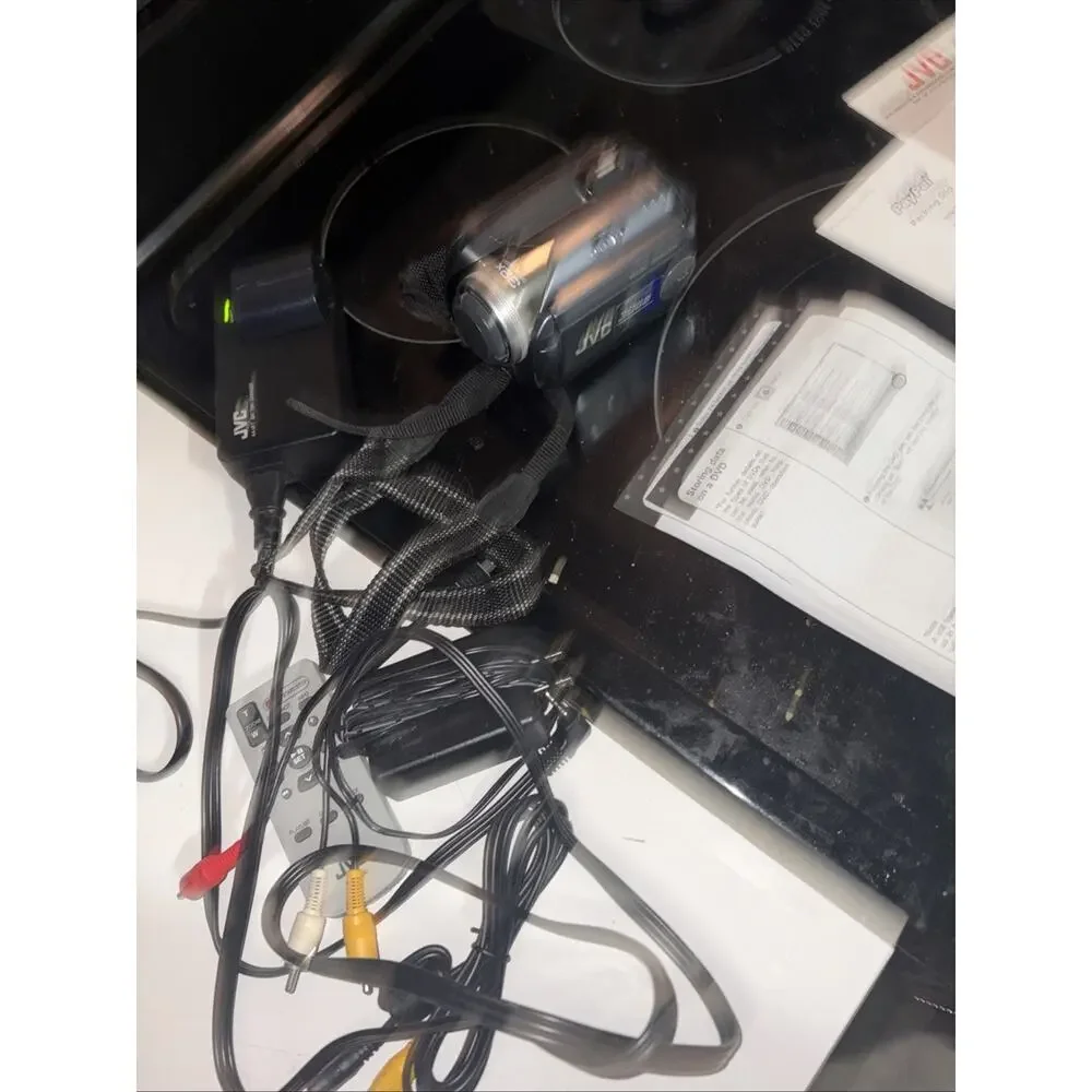 JVC Everio G Series GZ-MG21u Hard Disk Camcorder, Case, Remote & Charger Tested